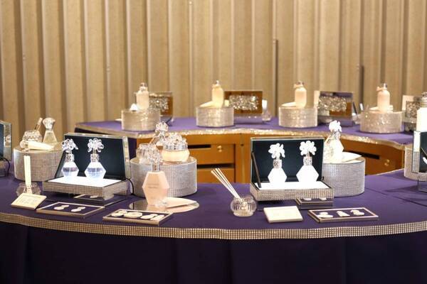 すてきなクリスマスプレゼントが見つかる！　サンタクロース見習い気分で心躍るホリデー体験【Maison KOSÉ銀座】