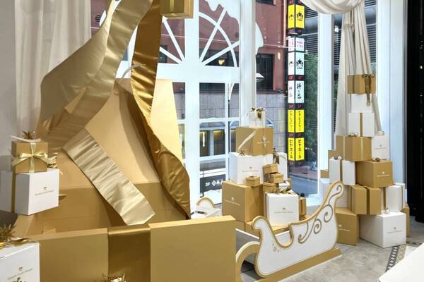 すてきなクリスマスプレゼントが見つかる！　サンタクロース見習い気分で心躍るホリデー体験【Maison KOSÉ銀座】