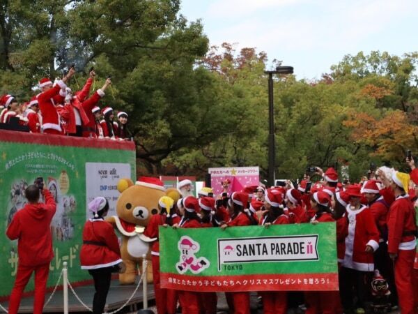 チャリティーイベント「サンタパレード東京」にスペシャルアンバサダーとしてサンタ姿のリラックマが登場！