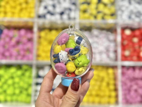 たまごっちの詰め放題にキュンが止まらない……！　原宿にワクワクが詰まった『たまごっち ふぁくとり～』がオープン