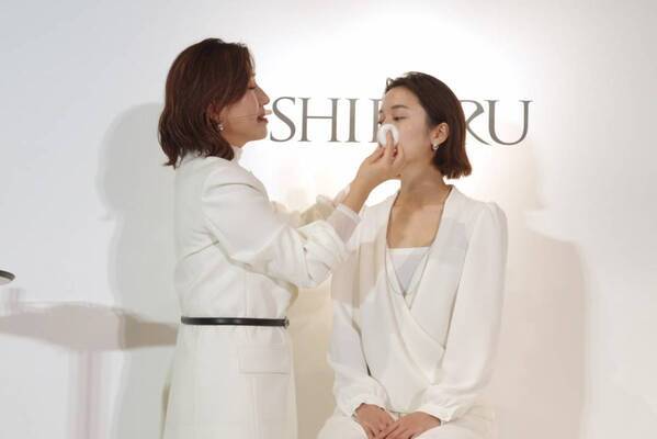 SHIRORUから初のベースメイクアイテムが登場！　素肌以上の素肌感を演出。おすすめの使い方は？