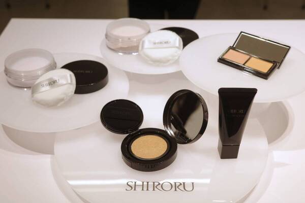 SHIRORUから初のベースメイクアイテムが登場！　素肌以上の素肌感を演出。おすすめの使い方は？