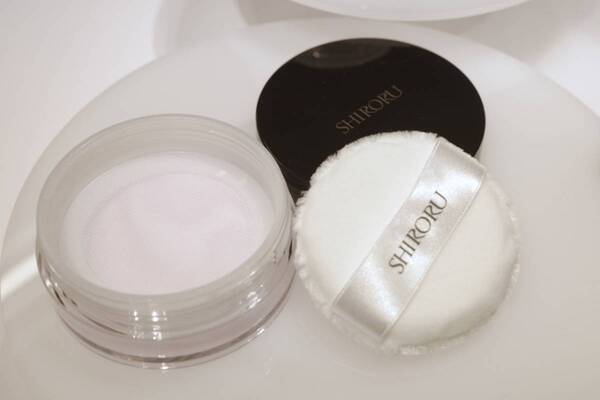 SHIRORUから初のベースメイクアイテムが登場！　素肌以上の素肌感を演出。おすすめの使い方は？