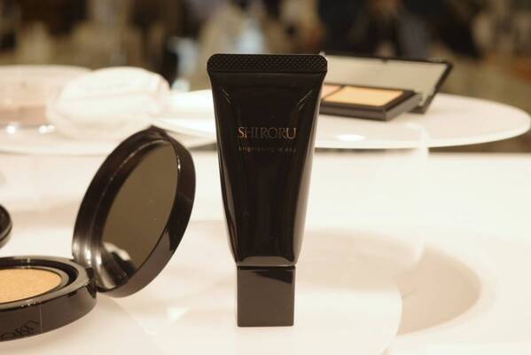SHIRORUから初のベースメイクアイテムが登場！　素肌以上の素肌感を演出。おすすめの使い方は？