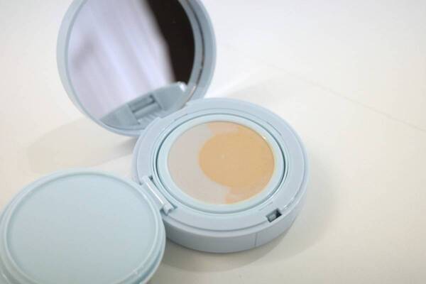 乾燥さんからふき取り美容液とクッションファンデが登場！　乾燥による毛穴落ちをブロック。うるおいツヤ肌に