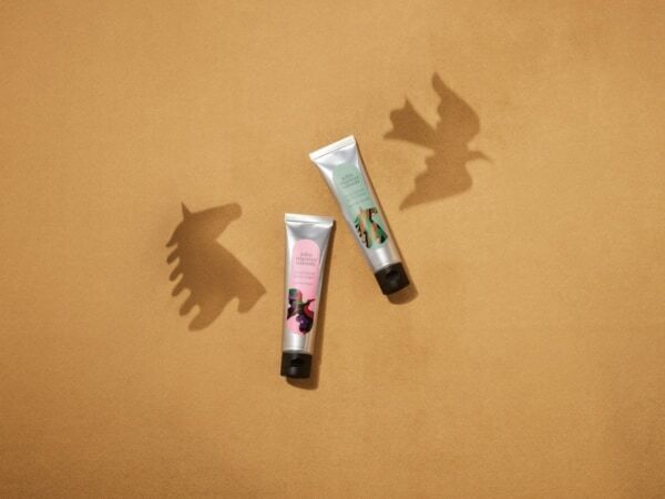 ふんわりすべすべ手肌へ導く、ホリデー限定の香りのハンドクリーム2種発売