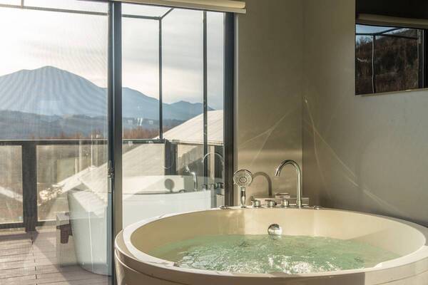 絶景ジェットバスも。別荘のような極上ヴィラで癒やしのクリスマス女子旅を楽しんでみた