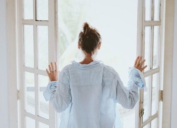 【報われない恋に悩むあなたへ】勇気をくれる恋の名言集