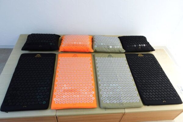 6,000個のスパイクでセルフ全身指圧！　“クセになる痛さ”が話題沸騰中の「シャクティマット」を体験してみた