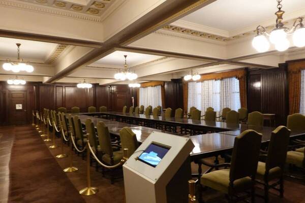 歴史建築の中で味わう特別な一杯。「明治安田 CAFE 丸の内」オープン【明治生命館リニューアルレポ】