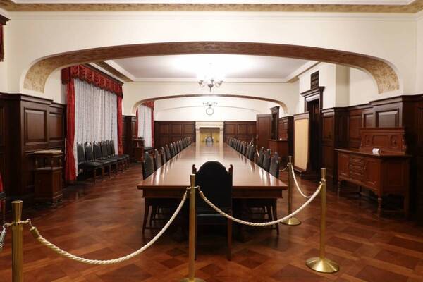 歴史建築の中で味わう特別な一杯。「明治安田 CAFE 丸の内」オープン【明治生命館リニューアルレポ】