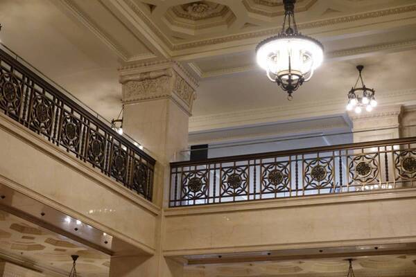 歴史建築の中で味わう特別な一杯。「明治安田 CAFE 丸の内」オープン【明治生命館リニューアルレポ】