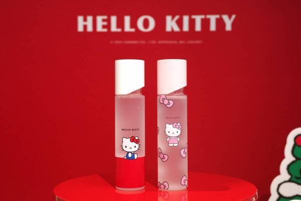 ハローキティ×『SKINCARE LOUNGE BY ORBIS』クリスマスイベントを開催！　限定ボトル、ドリンクに来店イベントも
