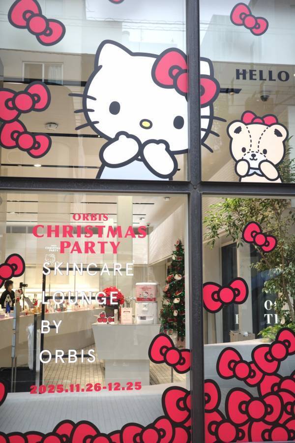 ハローキティ×『SKINCARE LOUNGE BY ORBIS』クリスマスイベントを開催！　限定ボトル、ドリンクに来店イベントも