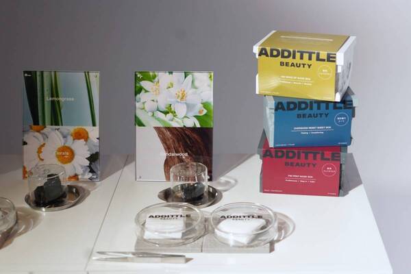 “タキマキ”滝沢眞規子プロデュース「ADDITTLE BEAUTY」デビュー。フェイスマスク2種と拭き取り化粧水シートが登場