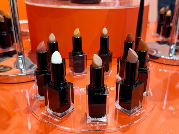 レアなツヤ感とスタイリッシュなカラーにときめく。セルヴォーク新リップラインを全色レビュー