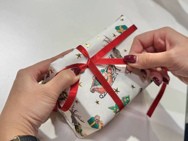 なぜLUSHは「非効率」を選ぶのか？　大切な人に贈りたくなる“ハンドメイド”へのこだわり