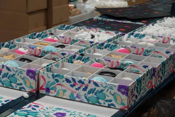 なぜLUSHは「非効率」を選ぶのか？　大切な人に贈りたくなる“ハンドメイド”へのこだわり