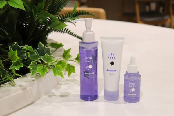 肌に寄り添う青のスキンケアで年末を乗り越える！　とことん肌に優しい処方にこだわった「hitohada」シリーズをレビュー