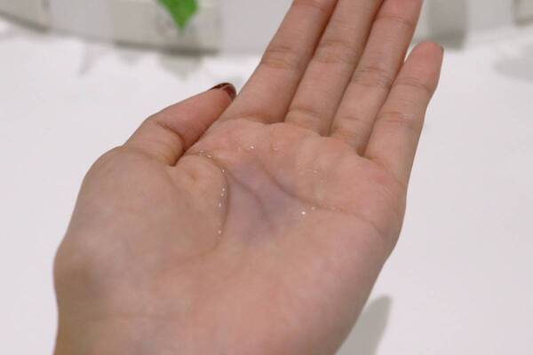 肌に寄り添う青のスキンケアで年末を乗り越える！　とことん肌に優しい処方にこだわった「hitohada」シリーズをレビュー