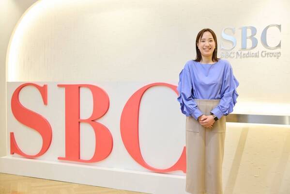 異業種への挑戦がキャリアをつなぐ。美容医療のSNS戦略を牽引する女性リーダーが語る「素直さ」と成長の法則