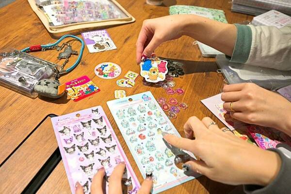 大人もハマるシール集めの魅力って？　シールならではの「お悩み」もプロが解決！