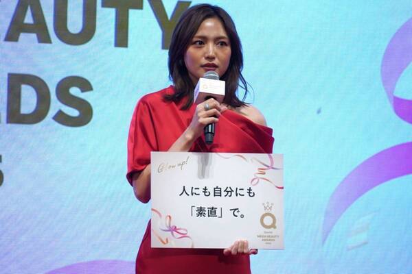 川口春奈が「Qoo10 MEGA BEAUTY AWARDS 2025」開催に祝福のコメント。成長するため意識していることを明かす