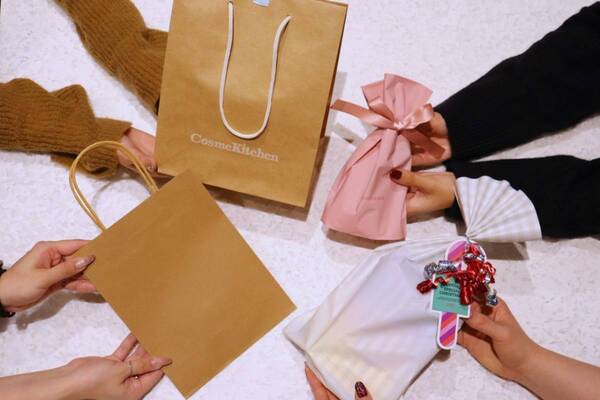 予算3,000円で本気のプレゼント交換。アラサー女子4人の選んだ物がリアルすぎた