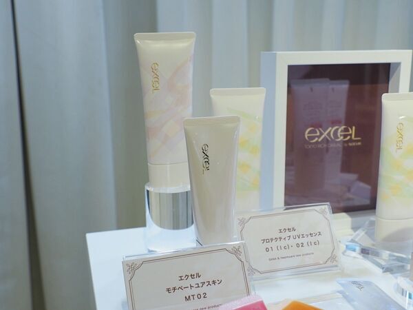 エクセル「スキニーリッチシャドウ」がリニューアル！　色・ツヤ・密着力をアップデートした極上のアイシャドウへ