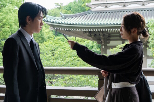 不倫スキャンダルに隠された大きな事件……週刊誌記者・川口春奈“奏”が芸能界の裏の一面を暴く!?【スキャンダルイブレビュー／3～4話】