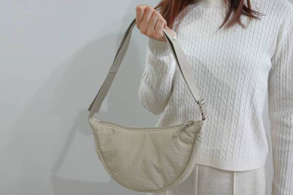 春先まで大活躍！　ユニクロの新作ニットが主役のオフィスコーデ3選