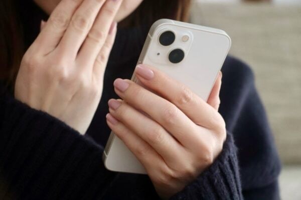 えっ、なんで今さら!?　意外な男性から連絡が……久しぶりに連絡してくる男性への対処法