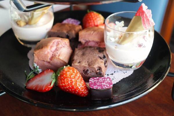 地上150mでいちごを堪能♡　東京ドームホテルで楽しむ”大人リッチ”な「ストロベリーアフタヌーンティー」