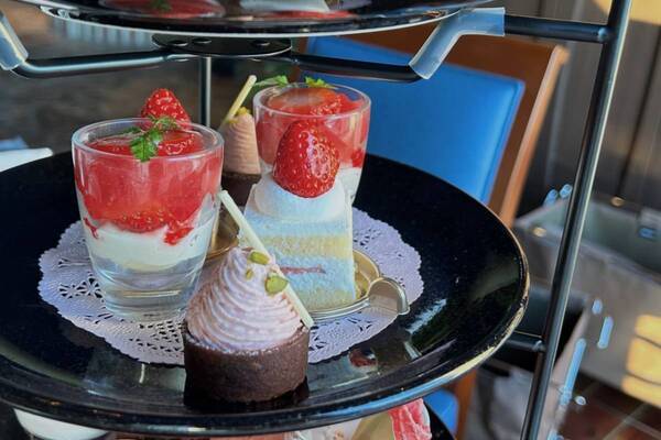 地上150mでいちごを堪能♡　東京ドームホテルで楽しむ”大人リッチ”な「ストロベリーアフタヌーンティー」