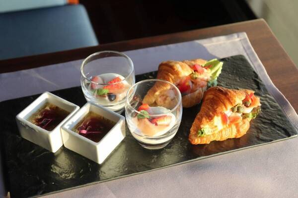 地上150mでいちごを堪能♡　東京ドームホテルで楽しむ”大人リッチ”な「ストロベリーアフタヌーンティー」