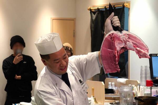 新年のモチベ上げは、やっぱりお寿司！　回転寿司みさき『絶品本まぐろ尽くし』フェアで解体ショーととろける本まぐろを堪能