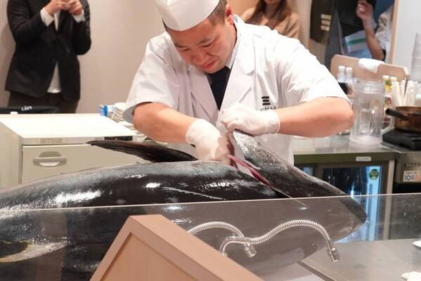 新年のモチベ上げは、やっぱりお寿司！　回転寿司みさき『絶品本まぐろ尽くし』フェアで解体ショーととろける本まぐろを堪能