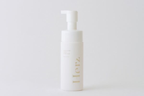 舟山久美子のスキンケアブランド「Herz skin」から泡洗顔「フルフィルメント ピュアリティ ホワイトフォーム」発売