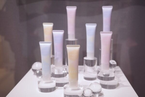 美容室専売「アイエム」から髪色に合わせてカスタマイズできるリップが登場！　ヘアカラーと肌のマッチングをかなえるUVベースも