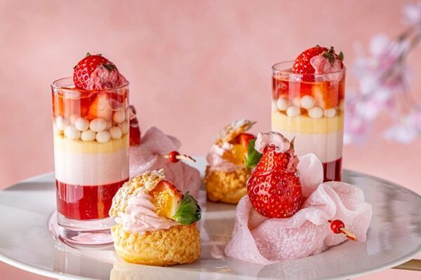 春の味覚を楽しむ。ストリングスホテル東京に贅沢な「桜いちごセレクション アフタヌーンティー」が登場