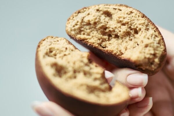 女性のすこやかな毎日を応援！　江崎グリコ、新ブランド「亜麻仁サイクル フェムサポートパン」期間限定発売