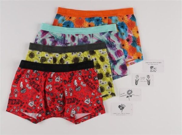 人気イラストレーター「Chocomoo」とワコールメンズラインがコラボ！　ギフトにもぴったりな4色のオリジナルアイテムを展開