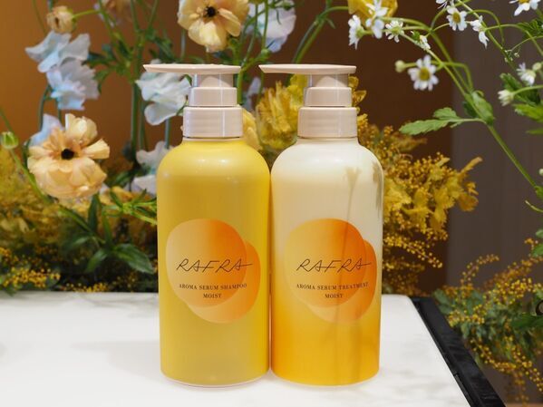 RAFRAから新ヘアケアシリーズが誕生。リラックス感のある香りでつるんとまとまるツヤ髪へ