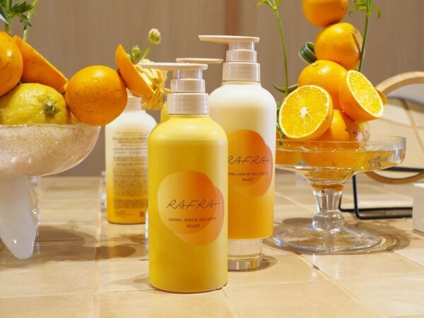 RAFRAから新ヘアケアシリーズが誕生。リラックス感のある香りでつるんとまとまるツヤ髪へ