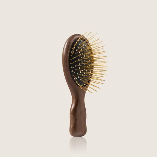 とかすだけで、頭皮がじんわり“温感”へ。SNOW FOX SKINCARE、非電源型・次世代頭皮ケア ヘアブラシ新発売