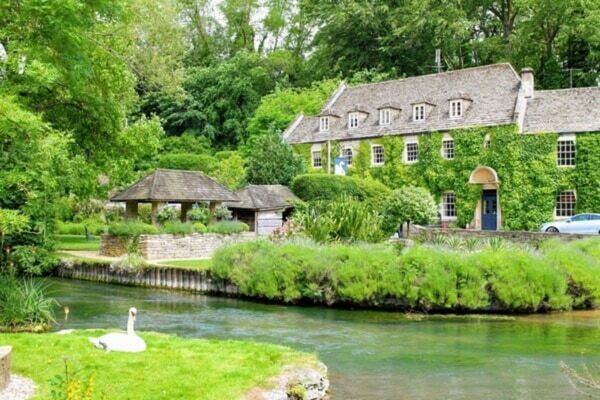 旅行のプロたちの本音。添乗員がプライベートで行きたい国ランキング、1位はどこ？