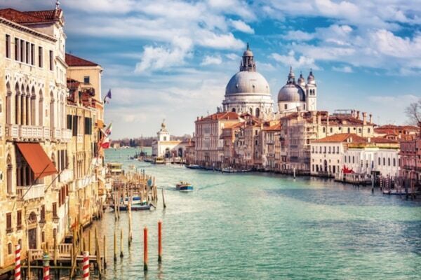 旅行のプロたちの本音。添乗員がプライベートで行きたい国ランキング、1位はどこ？