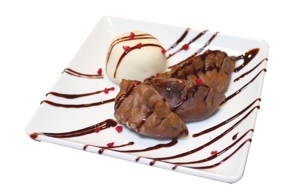 餃子×チョコ!? 渋谷餃子にバレンタインスイーツ「ひとくち餃子パイ」2種が7日間限定で登場