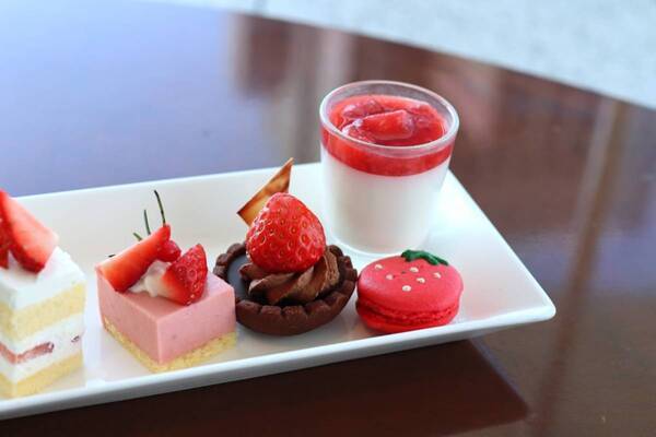 いちご尽くしのスイーツにときめきが止まらない。小田急ホテルセンチュリーサザンタワーのストロベリーアフタヌーンティー