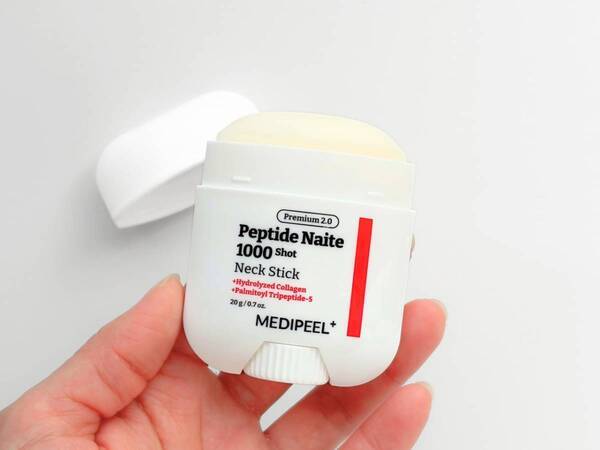 【アンダー2,500円ネックケア】首の深いシワには“たっぷり&こまめに”が鉄則！　スティックorチューブどっちが好み？